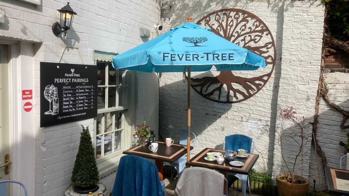 Rusty Shears dog friendly courtyard