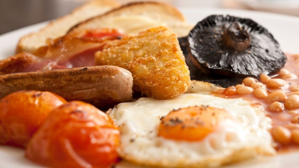 The Singing Kettle dog friendly cafe in Whitby offers full English Breakfast