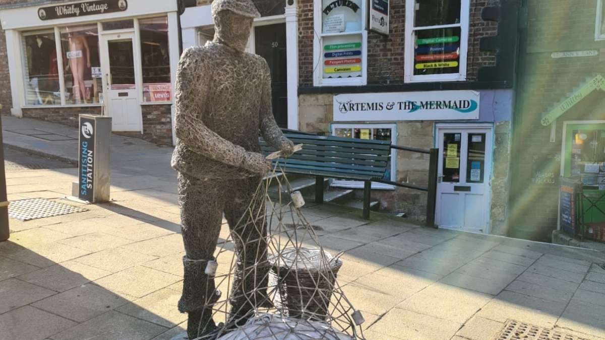 Netmender sculpture in Whitby 