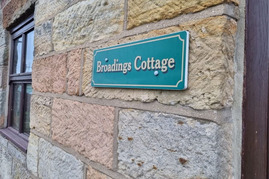 Broadings Farm Cottage Sign.